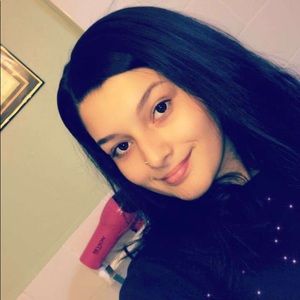 Meet your Posher, Jolisana